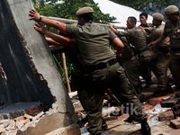 Bangunan di Atas Kali Sunter Ditertibkan