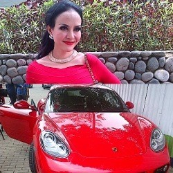 Suka Kebut-kebutan, Cynthiara Alona Puas Pakai Porsche