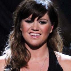 Kelly Clarkson Akan Menikah Oktober 2013