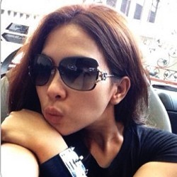 Si Princess Syahrini Pamer Mobil Mewah