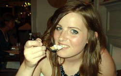 Rahang Bergeser Gara-gara Makan Burger Besar