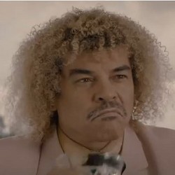 Carlos Velderrama Main Film Komedi tentang Air Sakti Penumbuh Rambut