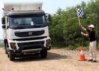Lomba Irit BBM Truk Volvo