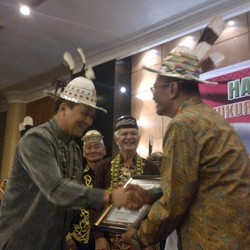 Dahlan Iskan Punya Gelar Baru, Uluy Inga