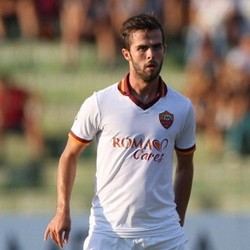 Pjanic Tak Akan Tinggalkan Roma