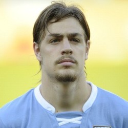 Coates Akan Jalani Operasi Lutut