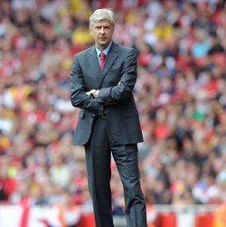 Wenger Balas Kritik yang Diarahkan Padanya