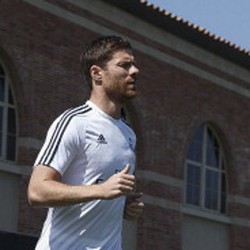 Cedera Metatarsal, Alonso Diperkirakan Absen 3 Bulan