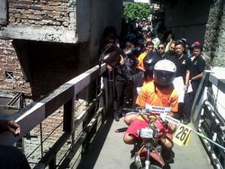 Wawan Buang Dompet Sisca, Warga Acungkan Jari Tengah dan Teriak Huu!