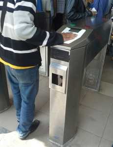 Tiket Berjaminan KRL: Gerbang e-Ticket Dilakban, Penumpang Bingung