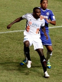 Striker Greg Nwokolo Laporkan Balik Perempuan Cantik ke Polisi 