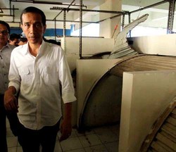 Jokowi Bagi-bagi Sepeda di Dufan