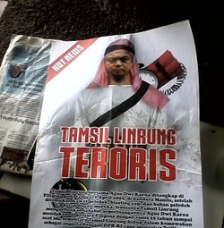 Kampanye Hitam Pilwakot Makassar, Poster Tamsil Teroris Beredar