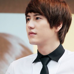 Selamat, Kyuhyun SuJu Akhirnya Lulus Kuliah!