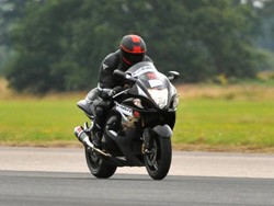 Meski Buta, Pria Ini Bisa Melesat 268,9 Km/Jam