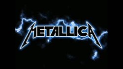 Jelang Konser Metalica, Pelindung Rumput Selimuti GBK