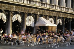 Minum Kopi Rp 1,5 Juta di Venesia, Turis Shock