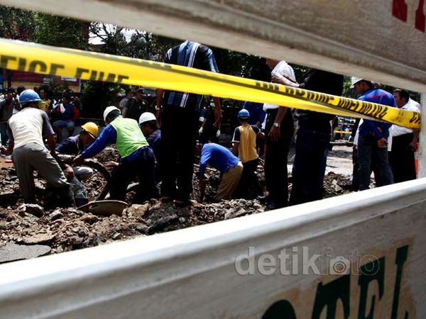 Polisi Olah TKP Ledakan Mangga Besar