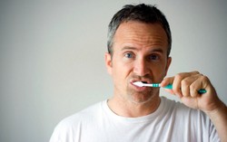 Wow, Sikat Gigi Ini Mengeluarkan Kafein Saat Dipakai!