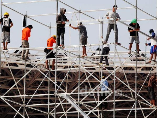 Persiapan Panggung Konser Metallica