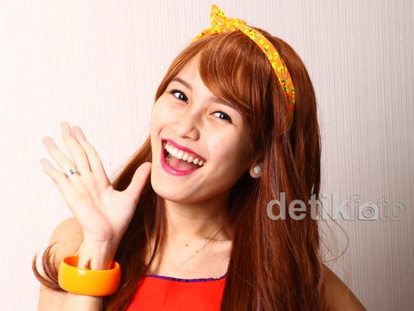 Merah Menyala Ayu Ting Ting