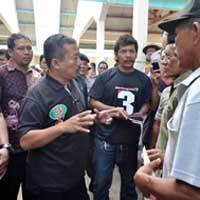 Bambang DH Blusukan Pasar di Pacitan