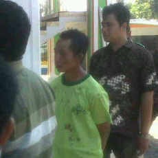 Motor Pencuri Kotak Amal Masjid Dibakar Warga