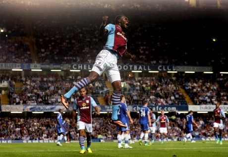 Benteke Spesial di Mata Mourinho