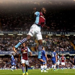 Benteke Spesial di Mata Mourinho