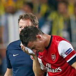 Wenger Cemas Menanti Kondisi Koscielny