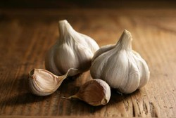 Meski Menyehatkan, Jika Dikonsumsi Berlebihan Bawang Putih Bisa Bahaya 