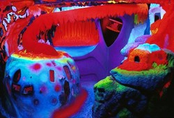 Di Amsterdam, Ada Museum Khusus Benda Bercahaya dalam Gelap!