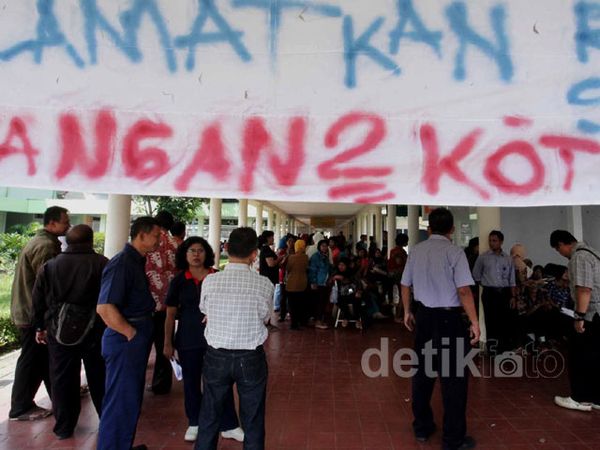 Mogok Kerja Paramedis RS Sumber Waras