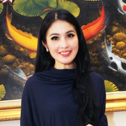 Dekat dengan Anak-anak, Sandra Dewi Dipanggil Ibu Bidadari