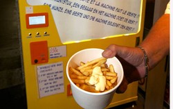 Wouw! Vending Machine di Belgia Ini Jual French Fries Hangat!