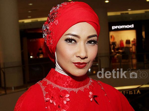 Alya Rohali Cantik Berhijab