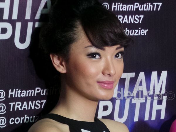 Si Cantik Zaskia Gotik Tak Jomblo Lagi