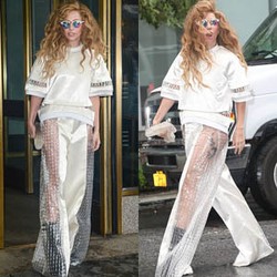 Celana Transparan Lady Gaga