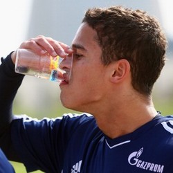 Pascaoperasi, Afellay Harus Absen Empat Bulan Lagi