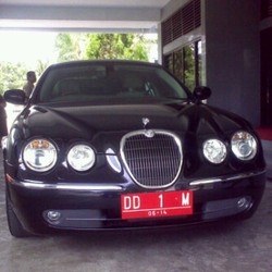 Wow! Jaguar S-Type Jadi Kendaraan Dinas Bupati Sidrap