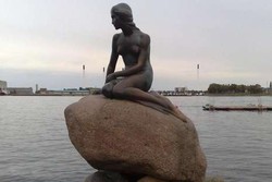 Putri Duyung di Denmark Rayakan Ulang Tahun ke-100