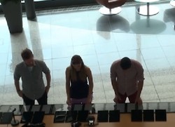 Piano Ini Terdiri Dari Puluhan Tablet Surface 