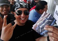 Rela Antre Panjang Demi Tiket Metallica