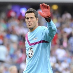 Julio Cesar Akan Telaah Kans Gabung Benfica