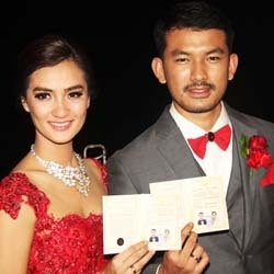 Rio Dewanto dan Atiqah Hasiholan Akhirnya Resmi Menikah