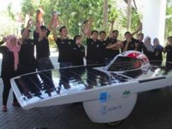 Mobil Tenaga Surya Surabaya Bisa Ngebut Sampai 100 Km/Jam