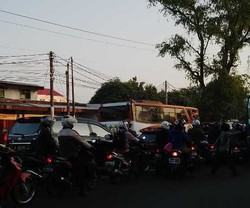 Simpangan Depok Macet Parah