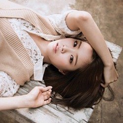 Naeun A Pink dan Taemin SHINee Dekat di Belakang Kamera