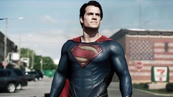 Ini 10 Seleb Cowok Paling Hot untuk Cinlok Saat Traveling