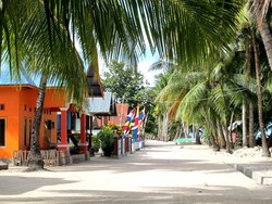 Cantiknya Wabula, Desa Berpasir Putih di Pesisir Buton